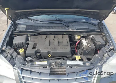 2010 Chrysler Town & Country Touring Plus из США, поврежденный, VIN 2A4RR8DX1AR387940